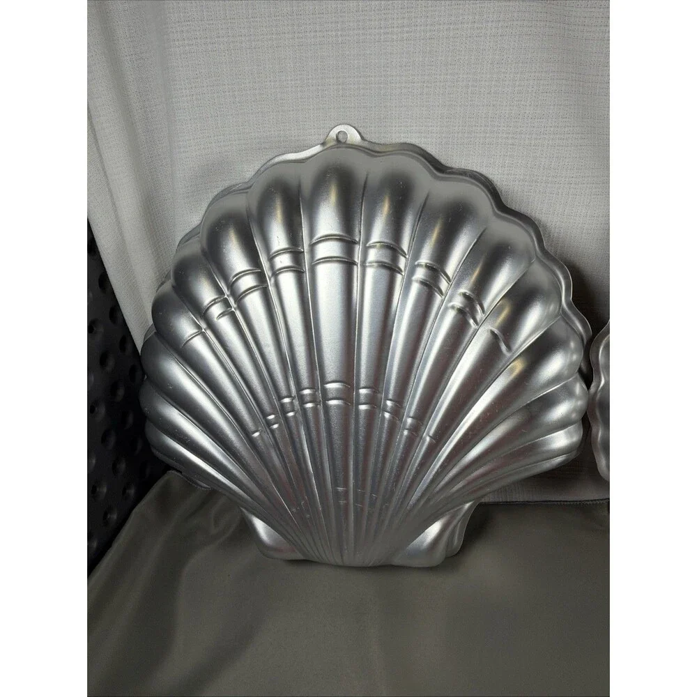 Lot of 2 Vintage 1989 Wilton Sea Shell Cake Pans Mold 2105-8250 Mermaid Beach
